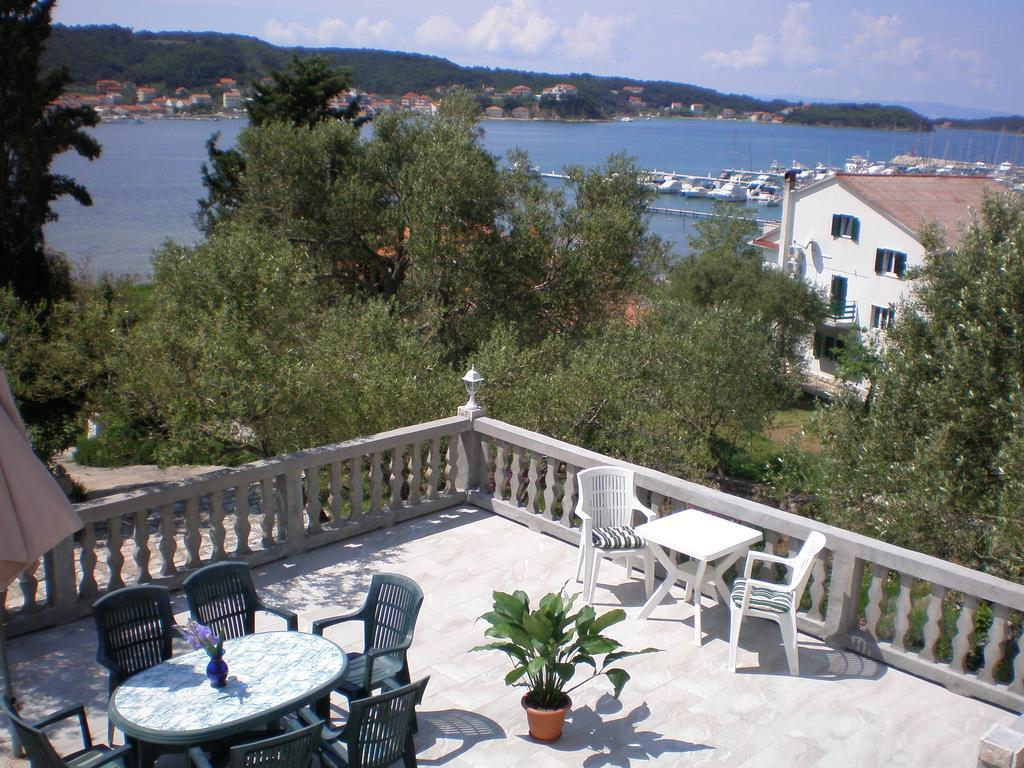 Apartment Zorka Supetarska Draga Exterior photo
